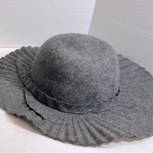 Gray Woman’s hat made in Italy